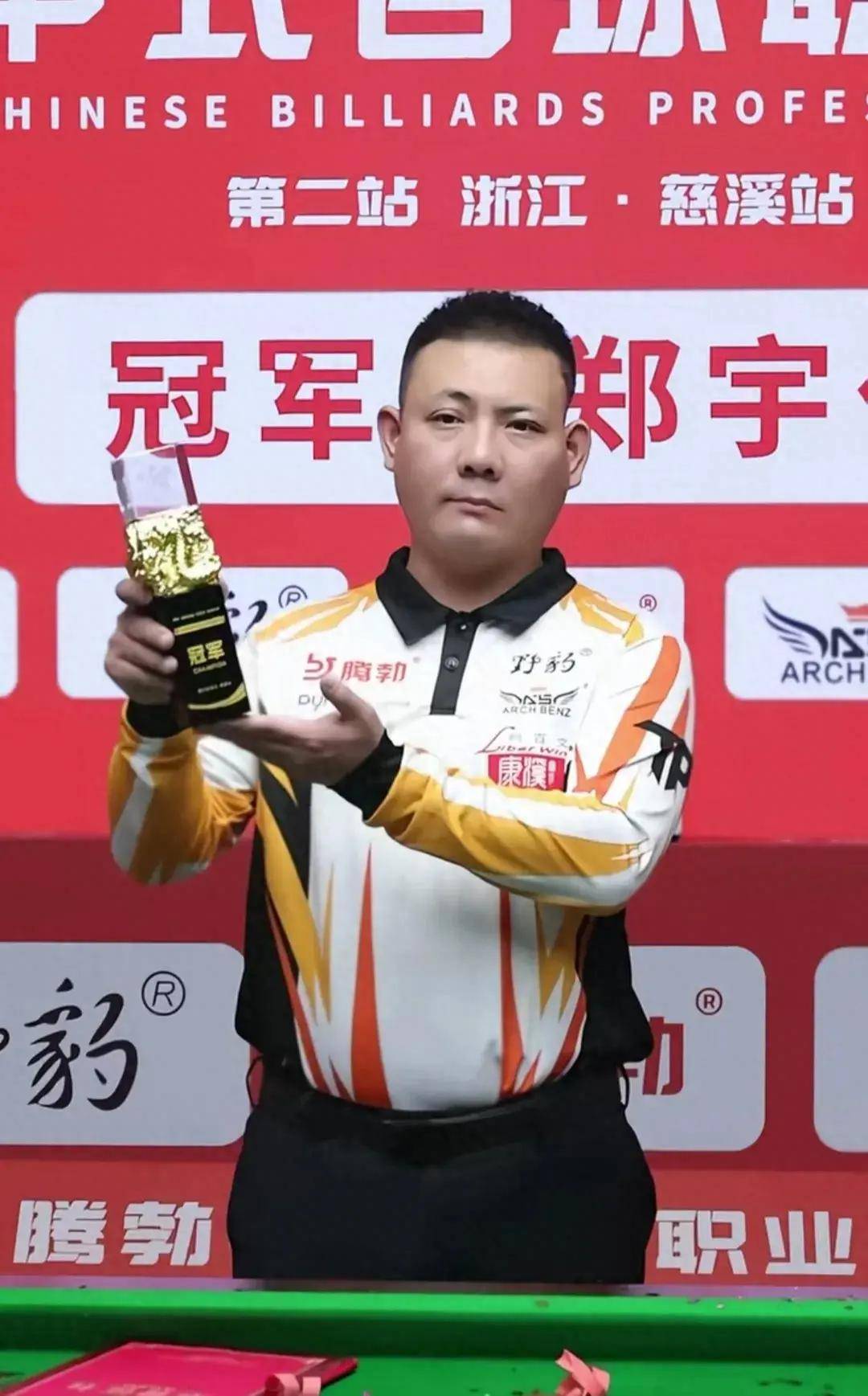 鞋款以中性 鞋款以中性