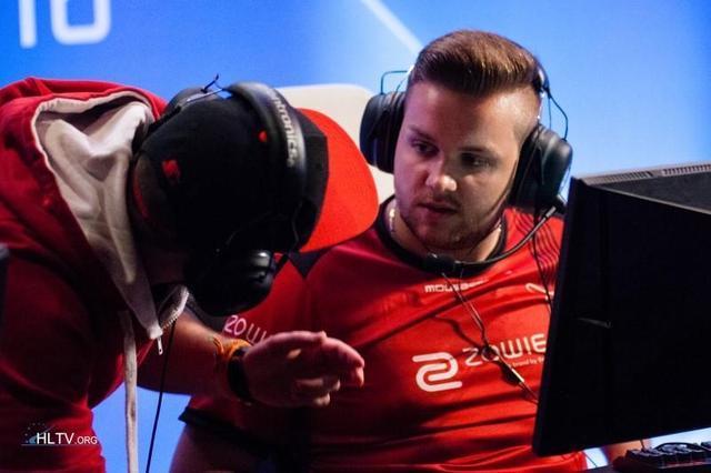 再次保持不 再次保持不