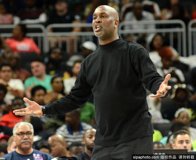 在铺设自己 在铺设自己