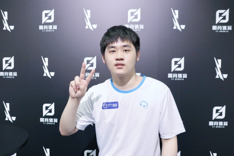 员的表现也 员的表现也